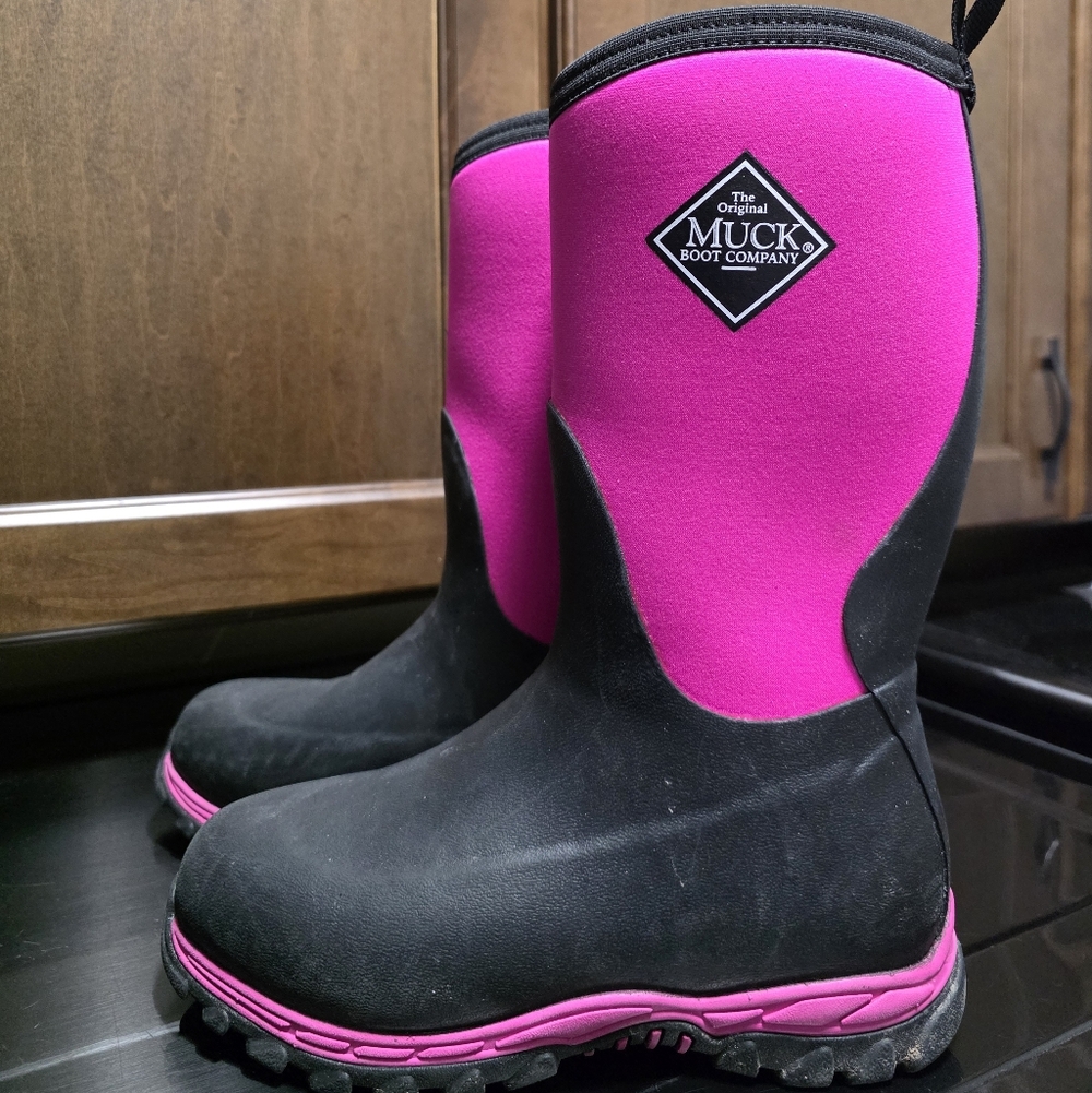 Muck Boot Company Kids Pink and Black Boots
